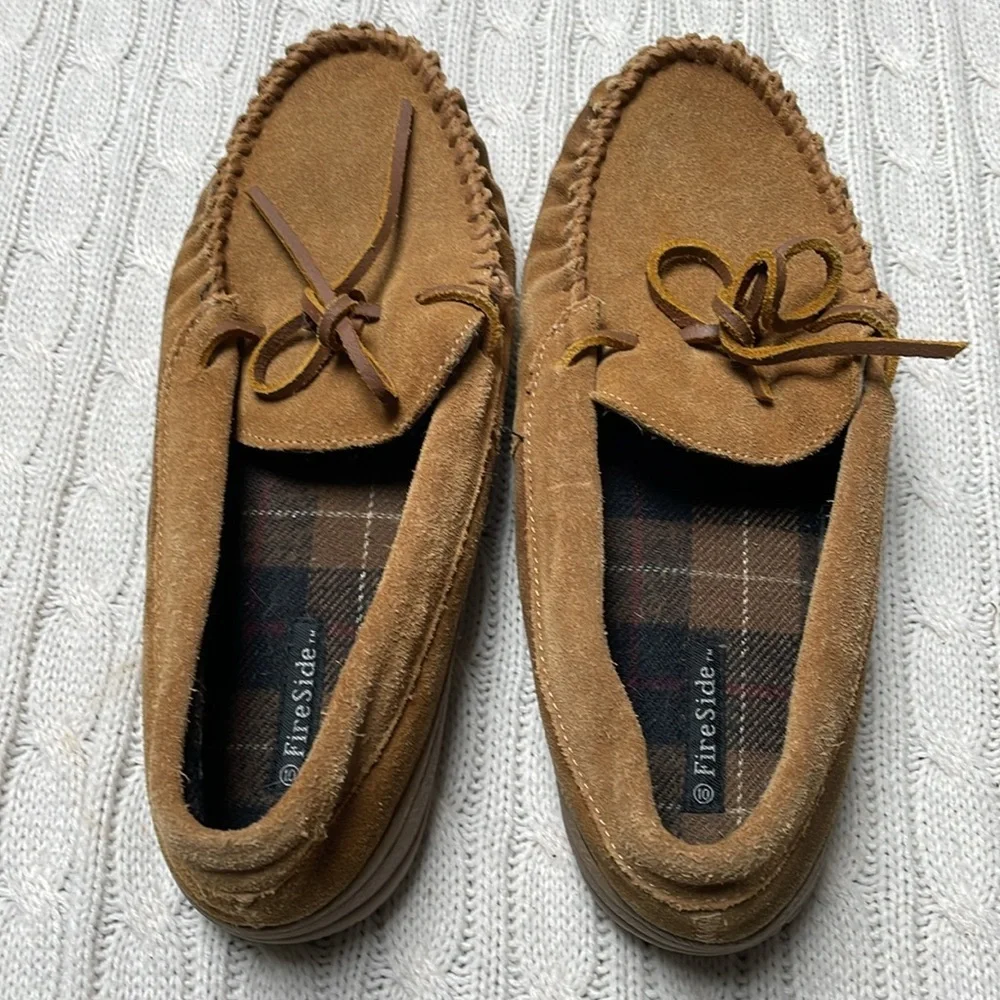 Men’s fireside sz 10 suede slippers. Rubber sole. Flannel plaid insole lining
